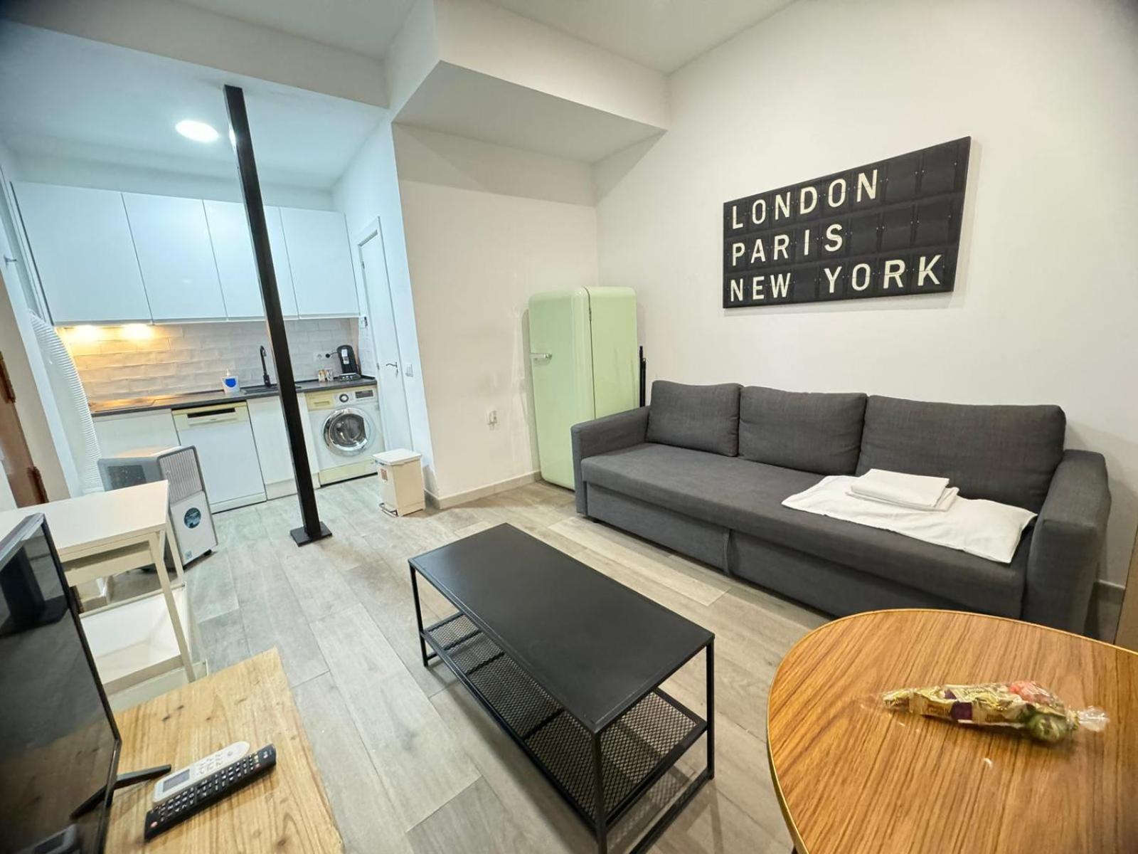 Dianthus House Apartment Мадрид Екстериор снимка