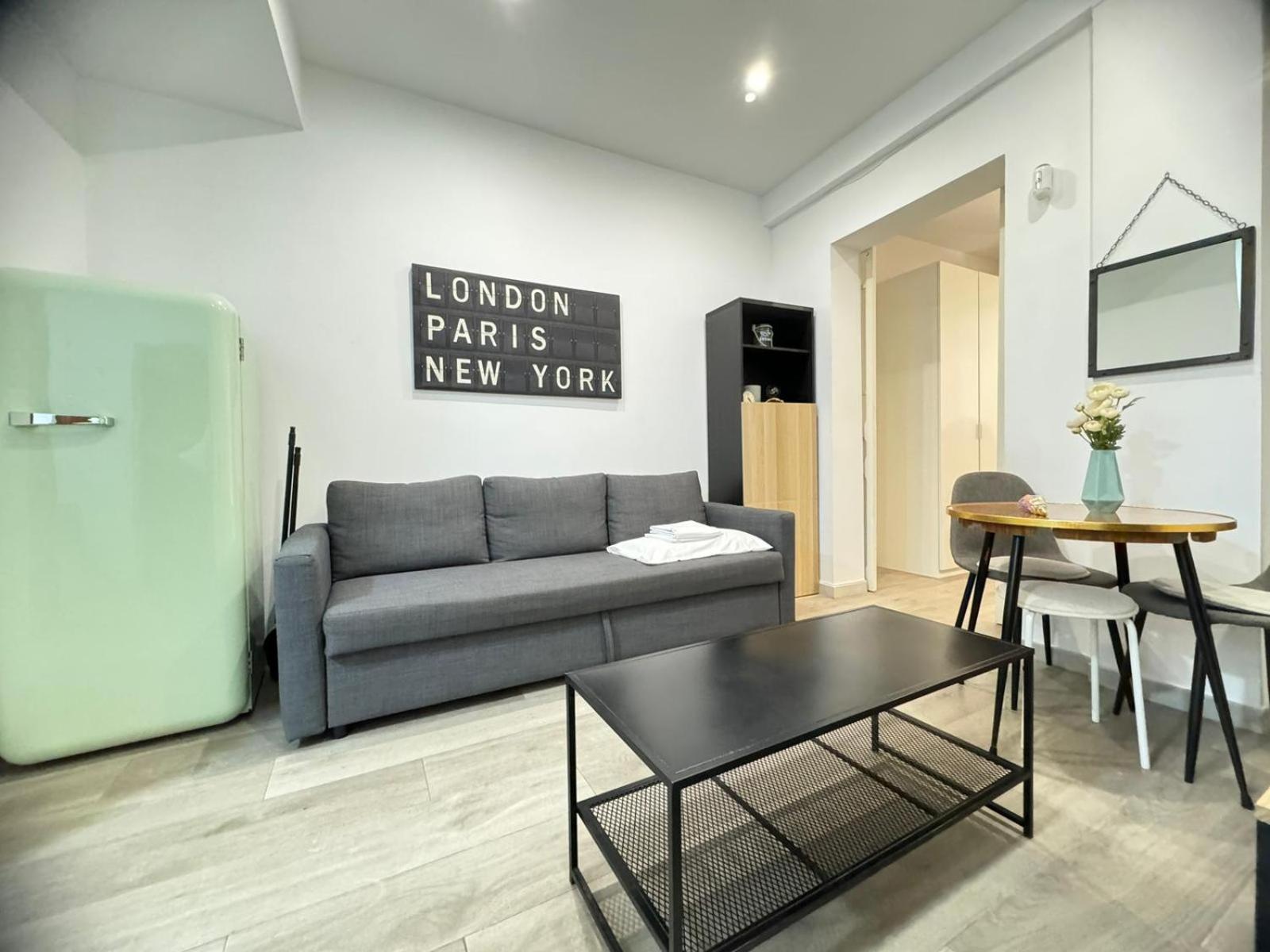 Dianthus House Apartment Мадрид Екстериор снимка