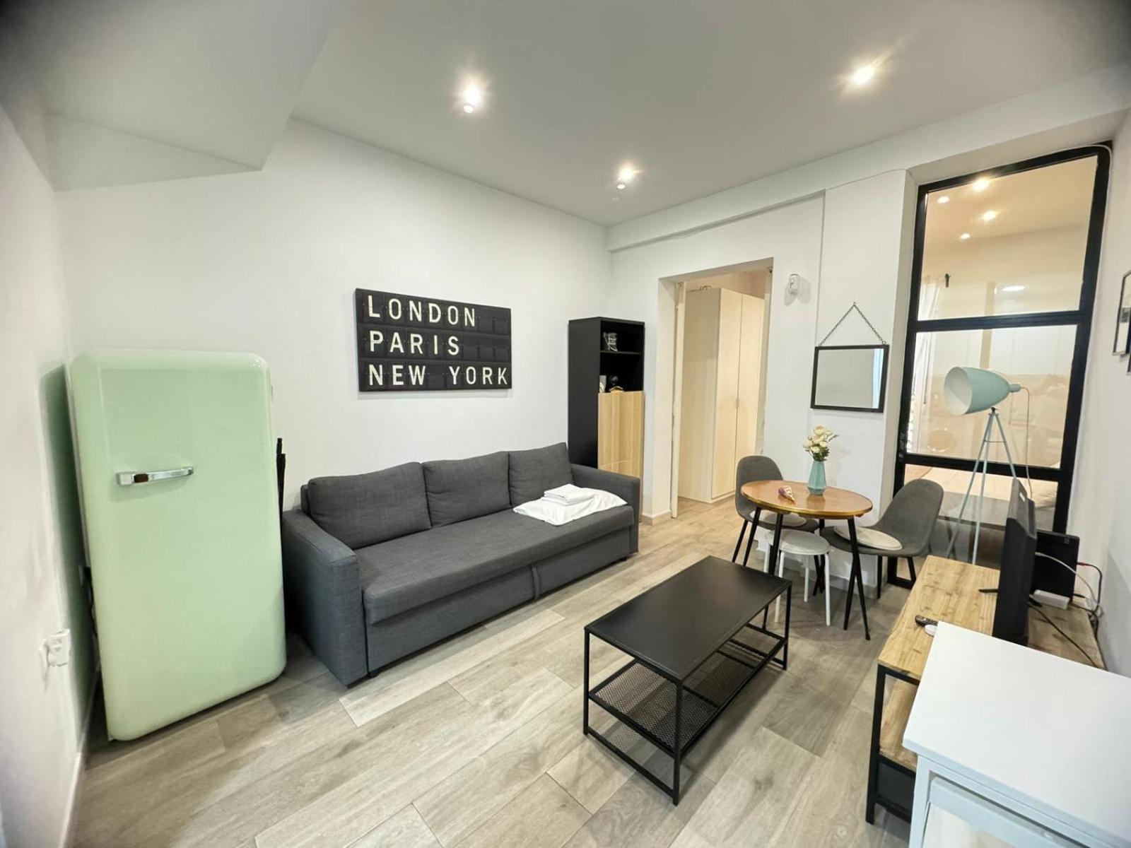Dianthus House Apartment Мадрид Екстериор снимка