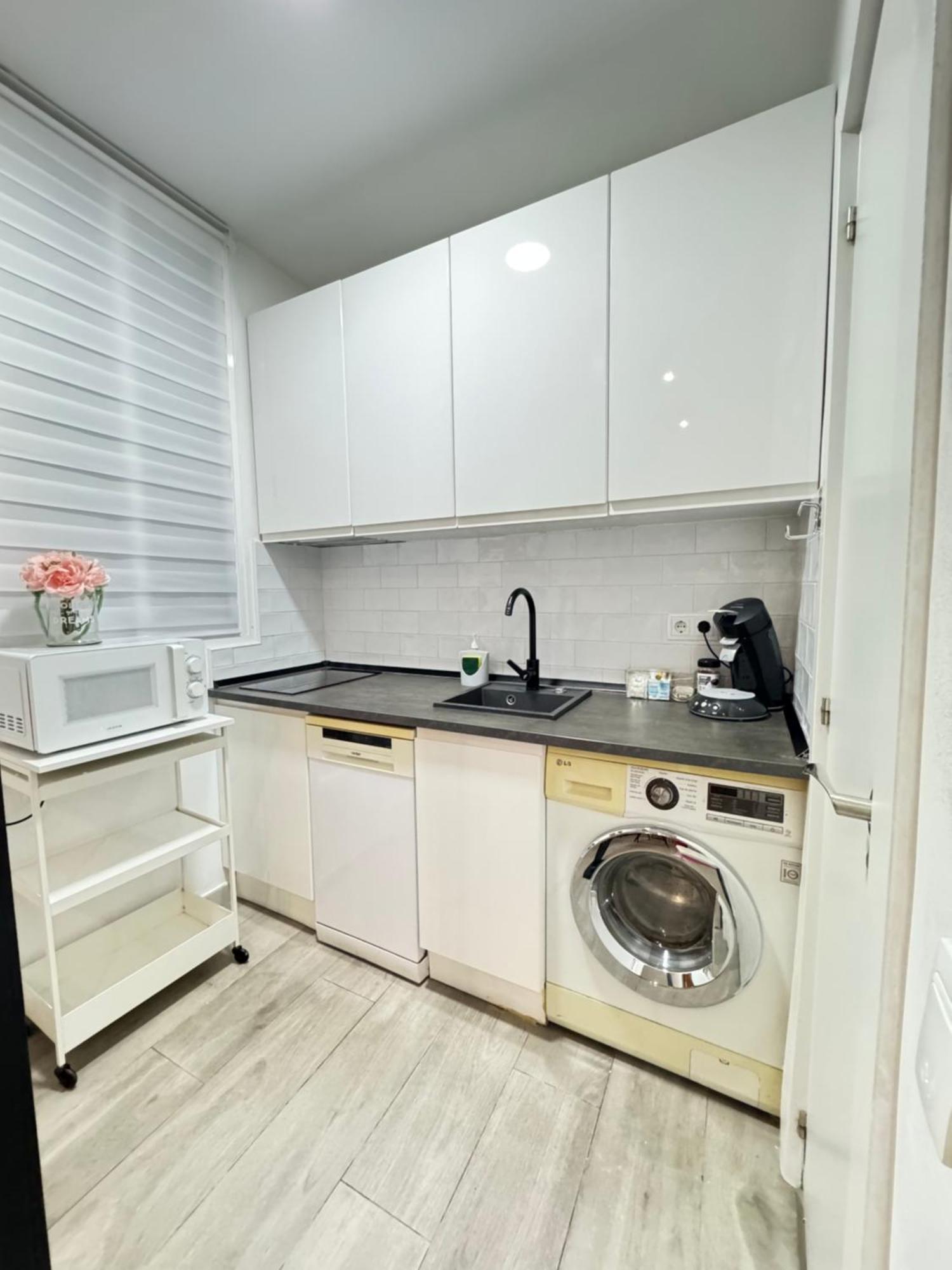Dianthus House Apartment Мадрид Екстериор снимка